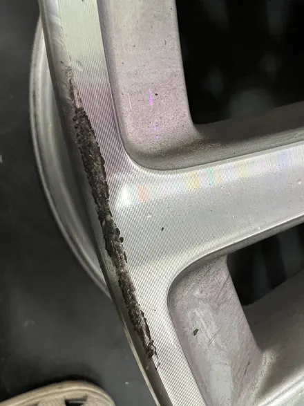 대구 휠복원 대구 휠도색 대구 휠수리 타이어 전문 휠플레이[BMW 3시리즈 순정 18인치 다이아몬드컷팅 휠복원 작업입니다.] / 대구 서구 평리동