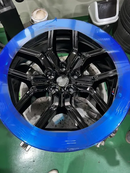 대구 휠복원 대구 휠도색 대구 휠수리 타이어 전문 휠플레이[BMW 7시리즈 순정 20인치 블랙유광 휠도색 작업입니다.] / 대구 서구 평리동