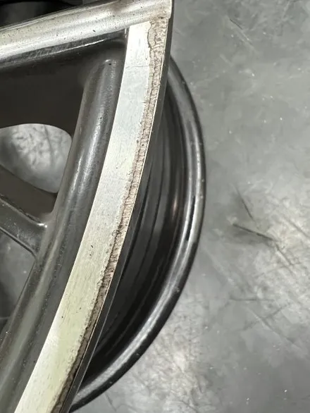 대구 휠복원 대구 휠도색 대구 휠수리 잘하는 곳 타이어 전문 휠플레이[BMW 5시리즈 순정 19인치 다이아몬드커팅 휠복원 작업입니다.] / 대구 서구 평리동