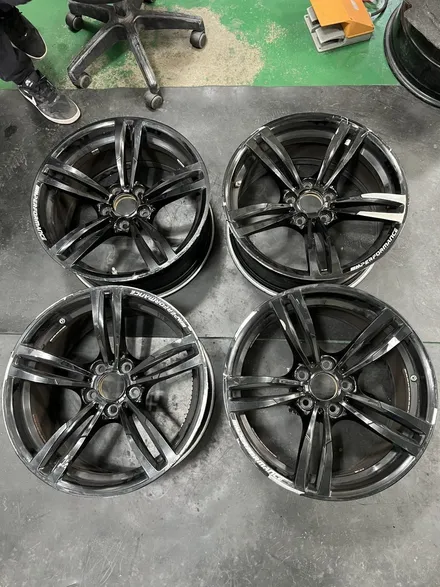대구 휠복원 대구 휠도색 대구 자동차 휠수리 잘하는 곳 휠플레이 타이어 전문[BMW 4시리즈 순정 19인치 블랙반무광 매트블랙 휠도색 작업입니다.] / 대구 서구 평리동