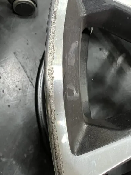 대구 휠복원 대구 휠도색 대구 자동차 휠수리 잘하는 곳 휠플레이 타이어 전문[BMW 5시리즈 순정 19인치 블랙펄유광 휠도색 작업입니다.] / 대구 서구 평리동
