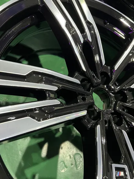 대구 휠복원 대구 휠도색 대구 자동차 휠수리 잘하는 곳 휠플레이 타이어 전문[BMW i7 순정 21인치 다이아몬드커팅 휠복원 작업입니다.] / 대구 서구 평리동
