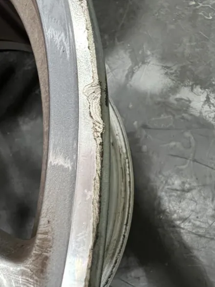 대구 휠복원 대구 휠도색 대구 자동차 휠수리 잘하는 곳 휠플레이 타이어 전문[벤츠 C 클래스 순정 18인치 다이아몬드커팅 휠복원 작업입니다.] / 대구 서구 평리동