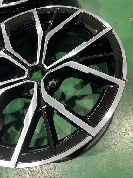 대구 휠복원 대구 휠도색 대구 자동차 휠수리 잘하는 곳 휠플레이 타이어 전문[BMW G30 5시리즈 순정 19인치 다이아몬드커팅 휠커스텀 작업입니다.] / 대구 서구 평리동