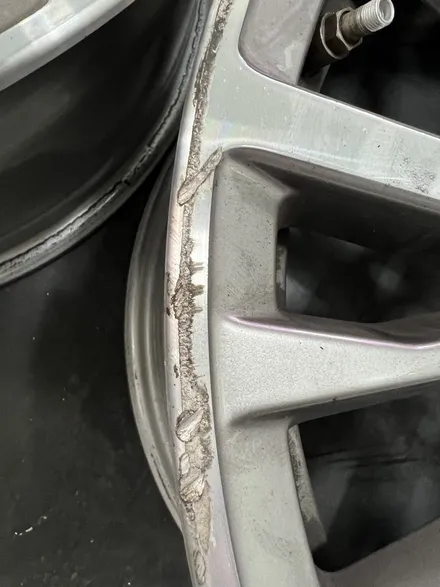 대구 휠복원 대구 휠도색 대구 휠수리 타이어 전문 휠플레이[BMW 3시리즈 순정 18인치 다이아몬드컷팅 휠복원 작업입니다.] / 대구 서구 평리동