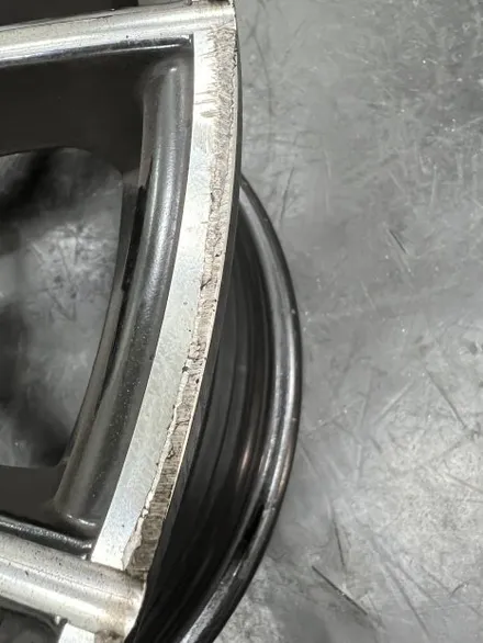 대구 휠복원 대구 휠도색 대구 휠수리 잘하는 곳 타이어 전문 휠플레이[BMW 5시리즈 순정 19인치 다이아몬드커팅 휠복원 작업입니다.] / 대구 서구 평리동