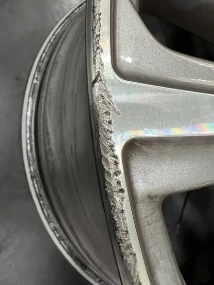 대구 휠복원 대구 휠도색 대구 자동차 휠수리 잘하는 곳 휠플레이 타이어 전문[BMW 4시리즈 순정 19인치 블랙펄유광 휠도색 작업입니다.] / 대구 서구 평리동