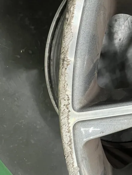 대구 휠복원 대구 휠도색 대구 자동차 휠수리 잘하는 곳 휠플레이 타이어 전문[벤츠 S 클래스 순정 20인치 마차휠 복원 작업입니다.] / 대구 서구 평리동