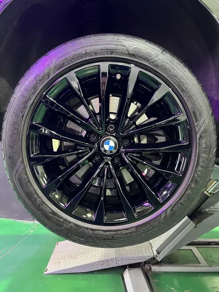 대구 휠복원 대구 휠도색 대구 자동차 휠수리 잘하는 곳 휠플레이 타이어 전문[BMW 5시리즈 순정 18인치 블랙유광 휠도색 작업입니다.] / 대구 서구 평리동