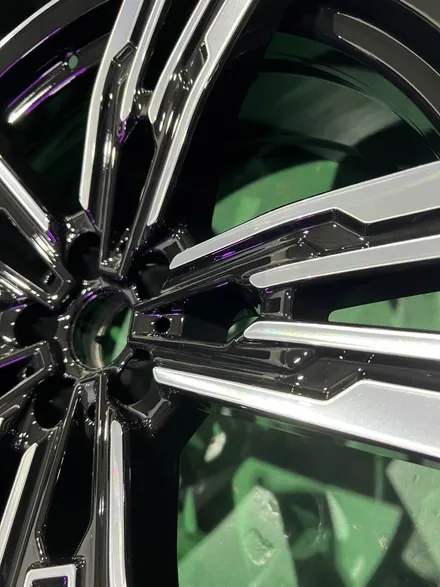 대구 휠복원 대구 휠도색 대구 자동차 휠수리 잘하는 곳 휠플레이 타이어 전문[BMW i7 순정 21인치 다이아몬드커팅 휠복원 작업입니다.] / 대구 서구 평리동