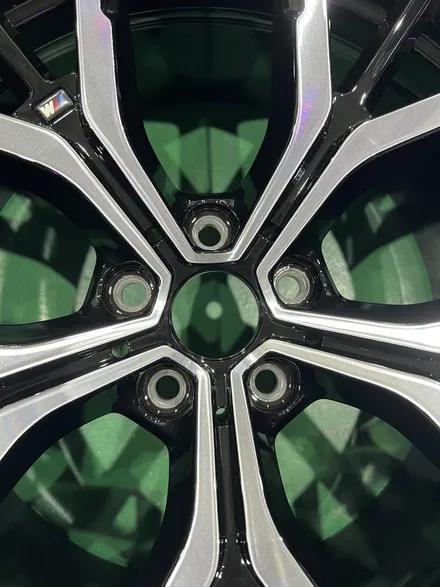 대구 휠복원 대구 휠도색 대구 자동차 휠수리 잘하는 곳 휠플레이 타이어 전문[BMW G30 5시리즈 순정 19인치 다이아몬드커팅 휠커스텀 작업입니다.] / 대구 서구 평리동