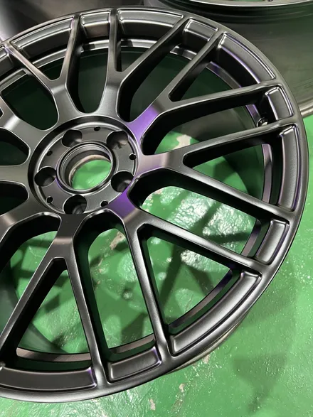 대구 휠복원 대구 휠도색 대구 휠수리 타이어 전문 휠플레이[벤츠 C63 AMG 순정 19인치 블랙반무광 휠도색 작업입니다.] / 대구 서구 평리동