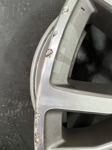 대구 휠복원 대구 휠도색 대구 휠수리 타이어 전문 휠플레이[BMW 3시리즈 순정 18인치 다이아몬드컷팅 휠복원 작업입니다.] / 대구 서구 평리동