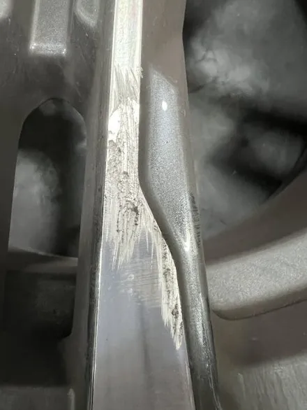 대구 휠복원 대구 휠도색 대구 휠수리 잘하는곳 휠플레이[BMW 1시리즈 순정 19인치 블랙펄유광 휠도색 작업입니다.] / 대구 서구 평리동