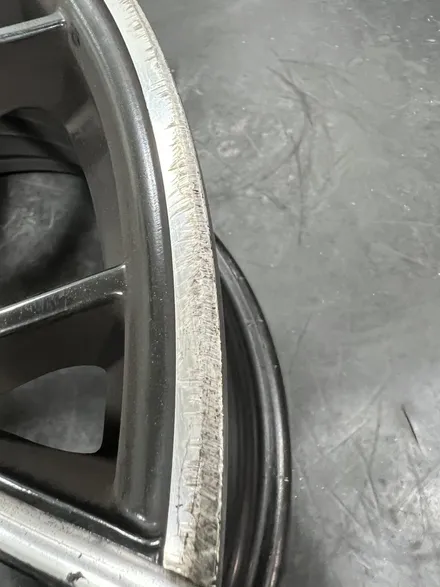 대구 휠복원 대구 휠도색 대구 휠수리 잘하는 곳 타이어 전문 휠플레이[BMW 5시리즈 순정 19인치 다이아몬드커팅 휠복원 작업입니다.] / 대구 서구 평리동