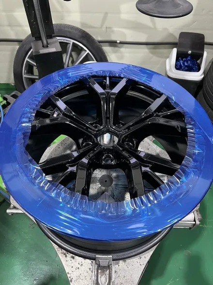 대구 휠복원 대구 휠도색 대구 자동차 휠수리 잘하는 곳 휠플레이 타이어 전문[BMW 5시리즈 순정 19인치 블랙펄유광 휠도색 작업입니다.] / 대구 서구 평리동