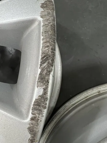 대구 휠복원 대구 휠도색 대구 자동차 휠수리 잘하는 곳 휠플레이 타이어 전문[BMW 5시리즈 순정 18인치 순정 휠복원 작업입니다.] / 대구 서구 평리동