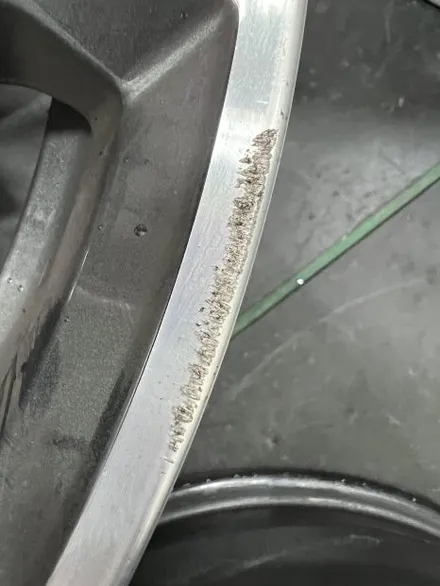 대구 휠복원 대구 휠도색 대구 자동차 휠수리 잘하는 곳 휠플레이 타이어 전문[BMW 5시리즈 순정 19인치 블랙펄유광 휠도색 작업입니다.] / 대구 서구 평리동