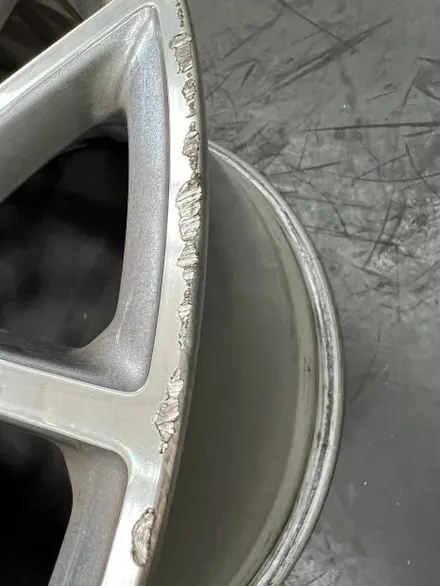 대구 휠복원 대구 휠도색 대구 자동차 휠수리 잘하는 곳 휠플레이 타이어 전문[벤츠 AMG GT43 순정 20인치 블랙펄유광 휠도색 작업입니다.] / 대구 서구 평리동