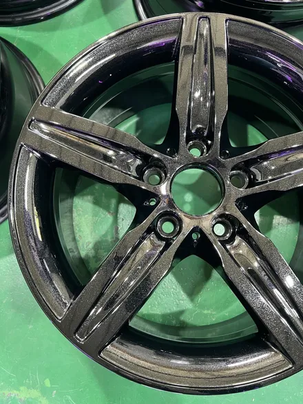 대구 휠복원 대구 휠도색 대구 자동차 휠수리 잘하는 곳 휠플레이 타이어 전문[BMW 1시리즈 순정 17인치 블랙펄유광 휠도색 작업입니다.] / 대구 서구 평리동