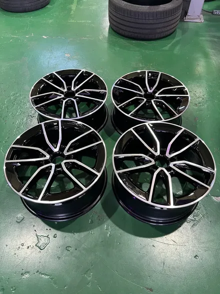 대구 휠복원 대구 휠도색 대구 자동차 휠수리 잘하는 곳 휠플레이 타이어 전문[벤츠 C43 AMG 순정 19인치 블랙커팅 커스텀 작업입니다.] / 대구 서구 평리동