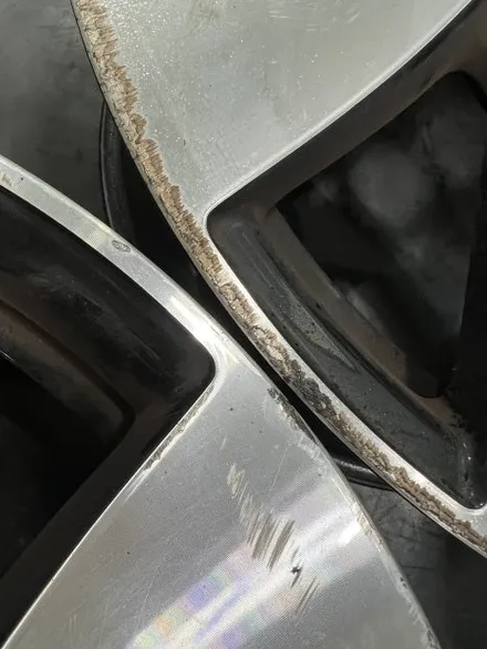 대구 휠복원 대구 휠도색 대구 자동차 휠수리 잘하는 곳 휠플레이 타이어 전문[시트로엥 DS5 순정 18인치 다이아몬드커팅 휠복원 작업입니다.] / 대구 서구 평리동
