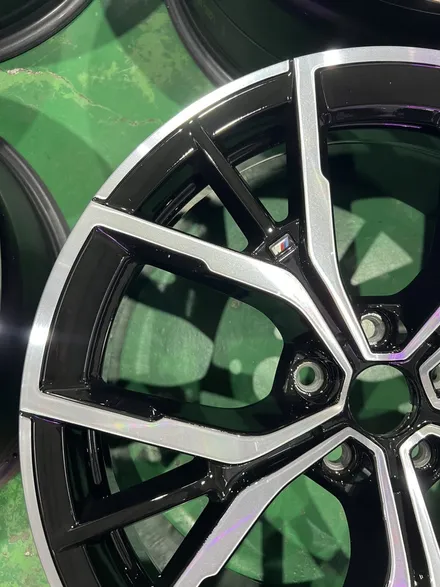 대구 휠복원 대구 휠도색 대구 자동차 휠수리 잘하는 곳 휠플레이 타이어 전문[BMW G30 5시리즈 순정 19인치 다이아몬드커팅 휠커스텀 작업입니다.] / 대구 서구 평리동