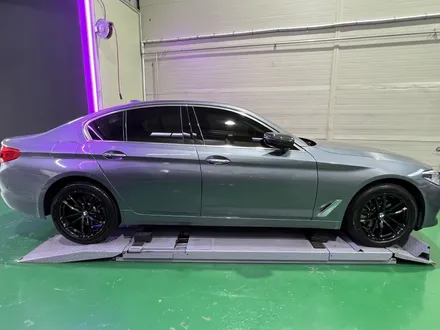 대구 휠복원 대구 휠수리 대구 휠도색 타이어 전문샵 휠플레이 [BMW 520 고스트크롬 휠도색 작업입니다.] / 대구 서구 평리동