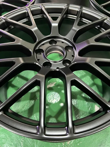 대구 휠복원 대구 휠도색 대구 휠수리 타이어 전문 휠플레이[벤츠 C63 AMG 순정 19인치 블랙반무광 휠도색 작업입니다.] / 대구 서구 평리동