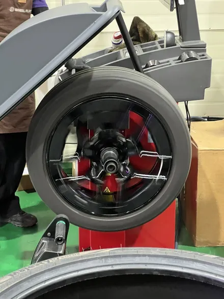 대구 휠복원 대구 휠도색 대구 휠수리 타이어 전문 휠플레이[BMW 7시리즈 순정 20인치 블랙유광 휠도색 작업입니다.] / 대구 서구 평리동