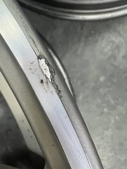 대구 휠복원 대구 휠도색 대구 휠수리 잘하는 곳 타이어 전문 휠플레이[BMW X4 순정 21인치 다이아몬드커팅 휠복원 작업입니다.] / 대구 서구 평리동