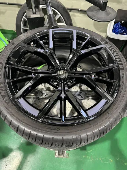대구 휠복원 대구 휠도색 대구 자동차 휠수리 잘하는 곳 휠플레이 타이어 전문[BMW 5시리즈 순정 19인치 블랙펄유광 휠도색 작업입니다.] / 대구 서구 평리동