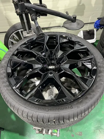 대구 휠복원 대구 휠도색 대구 자동차 휠수리 잘하는 곳 휠플레이[BMW X7 순정 22인치 블랙유광 휠도색 작업입니다.] / 대구 서구 평리동