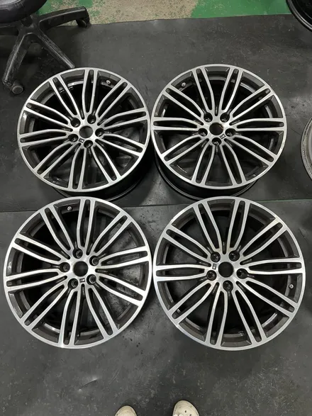 대구 휠복원 대구 휠도색 대구 자동차 휠수리 잘하는 곳 휠플레이 타이어 전문[BMW 5시리즈 순정 19인치 블랙펄유광 휠도색 작업입니다.] / 대구 서구 평리동