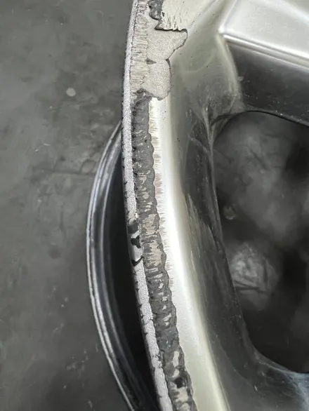 대구 휠복원 대구 휠도색 대구 자동차 휠수리 잘하는 곳 휠플레이 타이어 전문 [기아 쏘렌토 MQ4 순정 20인치 블랙펄유광 휠도색 작업입니다.] / 대구 서구 평리동