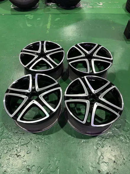 대구 휠복원 대구 휠도색 대구 자동차 휠수리 잘하는 곳 휠플레이 타이어 전문[벤츠 S 클래스 순정 19인치 다이아몬드 커팅 휠복원 작업입니다.] / 대구 서구 평리동