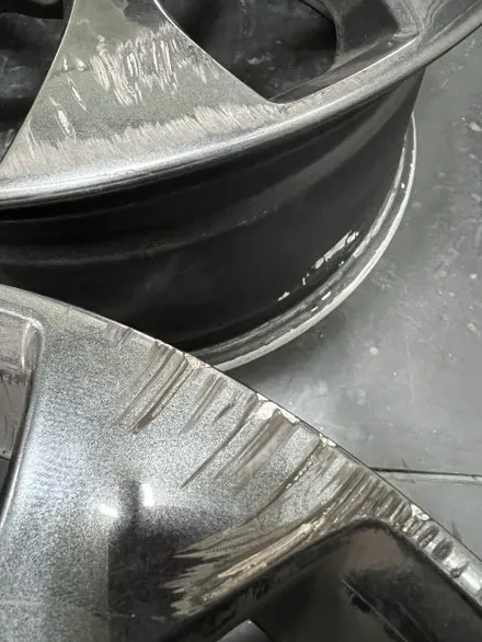 대구 휠복원 대구 휠도색 대구 자동차 휠수리 잘하는 곳 휠플레이 타이어 전문[벤츠 E 클래스 순정 18인치 고스트크롬 휠도색 작업입니다.] / 대구 서구 평리동