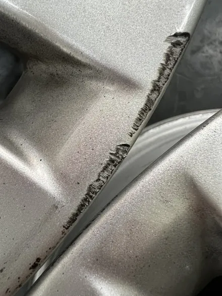 대구 휠복원 대구 휠도색 대구 자동차 휠수리 잘하는 곳 휠플레이 타이어 전문[BMW 2시리즈 액티브 투어러 순정 17인치 블랙펄유광 휠도색 작업입니다.] / 대구 서구 평리동