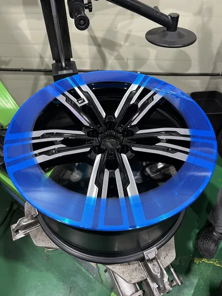 대구 휠복원 대구 휠도색 대구 자동차 휠수리 잘하는 곳 휠플레이 타이어 전문[BMW i7 순정 21인치 다이아몬드커팅 휠복원 작업입니다.] / 대구 서구 평리동