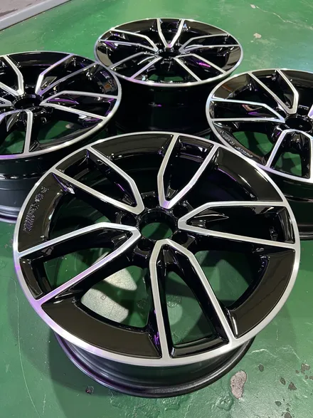 대구 휠복원 대구 휠도색 대구 자동차 휠수리 잘하는 곳 휠플레이 타이어 전문[벤츠 C43 AMG 순정 19인치 블랙커팅 커스텀 작업입니다.] / 대구 서구 평리동