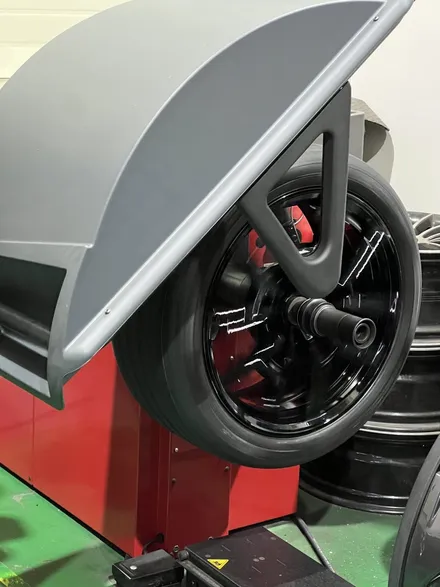 대구 휠복원 대구 휠도색 대구 자동차 휠수리 잘하는 곳 휠플레이 타이어 전문[BMW 4시리즈 G22 19인치 블랙유광 휠도색 작업입니다.] / 대구 서구 평리동