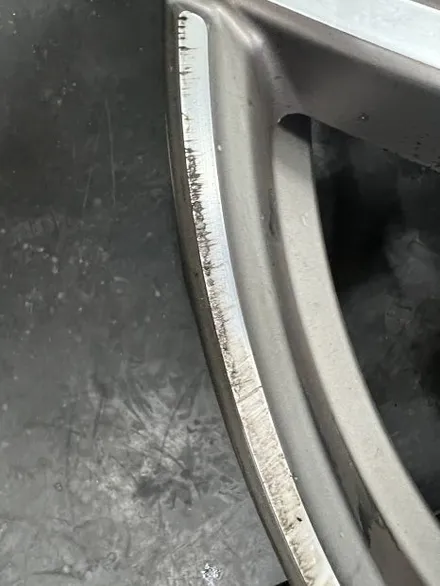 대구 휠복원 대구 휠도색 대구 휠수리 잘하는 곳 타이어 전문 휠플레이[BMW X4 순정 21인치 다이아몬드커팅 휠복원 작업입니다.] / 대구 서구 평리동
