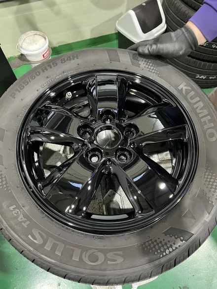 대구 휠복원 대구 휠도색 대구 휠수리 잘하는 곳 휠플레이 타이어 전문[BMW 미니 순정 15인치 블랙유광 휠도색 작업입니다.] / 대구 서구 평리동