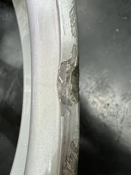 대구 휠복원 대구 휠도색 대구 자동차 휠수리 잘하는 곳 휠플레이 타이어 전문[BMW 5시리즈 순정 18인치 휠복원 작업입니다.] / 대구 서구 평리동