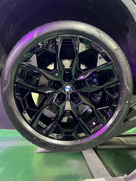 대구 휠복원 대구 휠도색 대구 자동차 휠수리 잘하는 곳 휠플레이 타이어 전문[BMW X7 순정 22인치 블랙유광 휠도색 작업입니다.] / 대구 서구 평리동