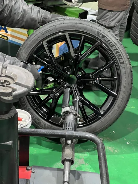 대구 휠복원 대구 휠도색 대구 자동차 휠수리 잘하는 곳 휠플레이 타이어 전문[BMW 5시리즈 순정 19인치 블랙펄유광 휠도색 작업입니다.] / 대구 서구 평리동