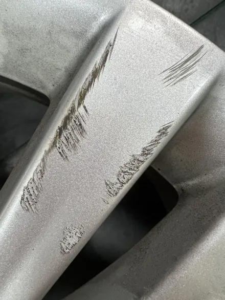 대구 휠복원 대구 휠도색 대구 자동차 휠수리 잘하는 곳 휠플레이 타이어 전문[BMW 2시리즈 액티브 투어러 순정 17인치 블랙펄유광 휠도색 작업입니다.] / 대구 서구 평리동