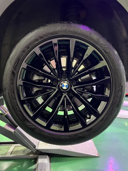 대구 휠복원 대구 휠도색 대구 자동차 휠수리 잘하는 곳 휠플레이 타이어 전문[BMW 5시리즈 순정 18인치 블랙유광 휠도색 작업입니다.] / 대구 서구 평리동