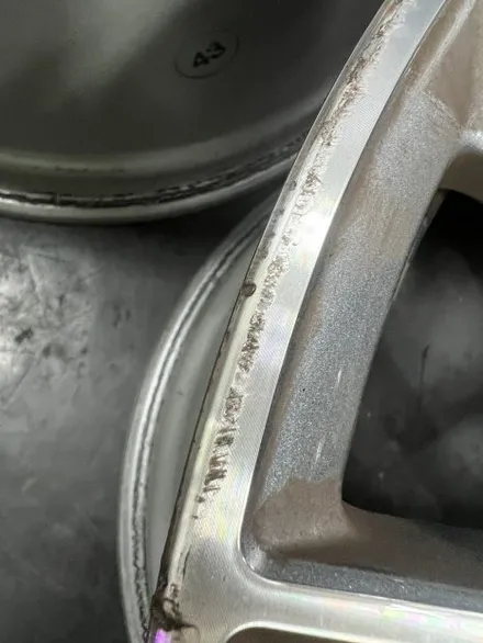대구 휠복원 대구 휠도색 대구 자동차 휠수리 잘하는 곳 휠플레이 타이어 전문[벤츠 S 클래스 순정 20인치 마차휠 다이아몬드 커팅 휠복원 작업입니다.] / 대구 서구 평리동