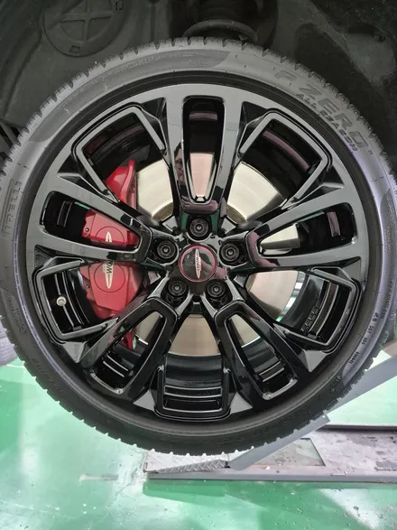 대구 휠복원 대구 휠도색 전문 휠플레이[BMW 미니쿠퍼 컨트리맨 순정 19인치 블랙유광 휠도색 작업입니다.] / 대구 서구 평리동